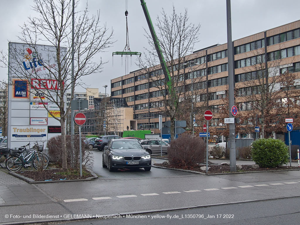 18.01.2022 - Baustelle zur Montessori Schule im Plettzentrum Neuperlach